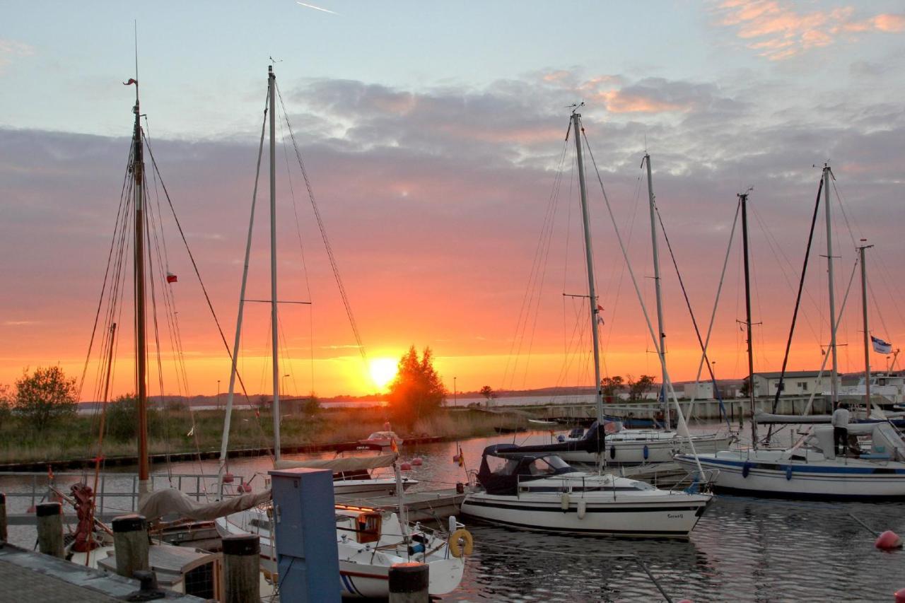 Strandnah Mit Balkon, Gratis Nutzung Vom Ahoi Erlebnisbad Und Sauna In Sellin - Strandhaus Moenchgut Fewo21 ロープベ エクステリア 写真